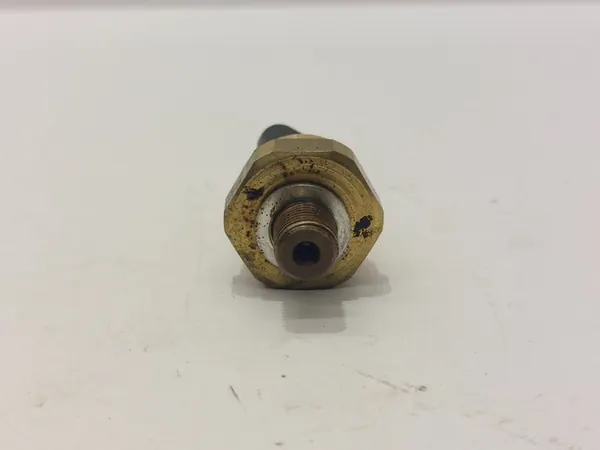 Oljetryckssensor VW Audi 1.5 05E906060A image 2