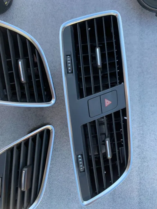 Grelha ventilação central Audi Q3 OEM 8U1820951B image 10