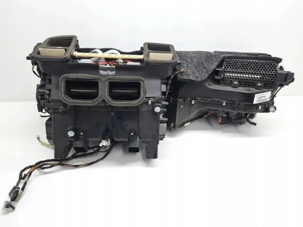 Mercedes W212 Lämmitysydin OEM A2128302560 - Käytetty image 2