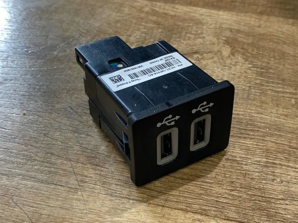 Port USB accoudoir Ford Kuga MK2 OEM HC3T14F014AC image 2