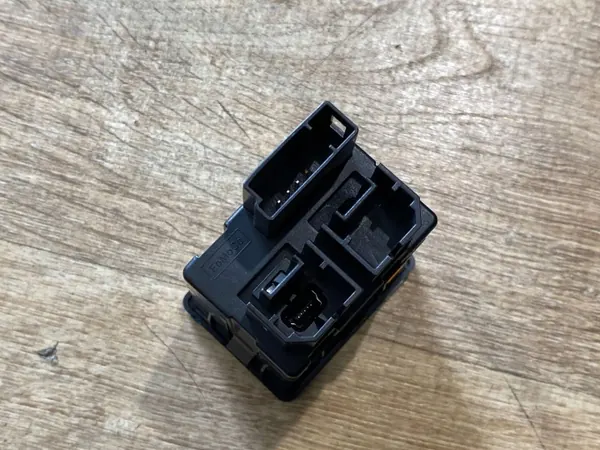 Port USB accoudoir Ford Kuga MK2 OEM HC3T14F014AC image 3