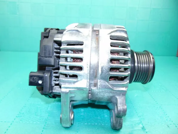 VW GOLF IV 1.9 TDI Vaihtovirtageneraattori 90A OEM 038903023L image 2