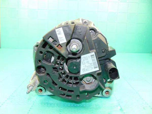 VW GOLF IV 1.9 TDI Vaihtovirtageneraattori 90A OEM 038903023L image 6