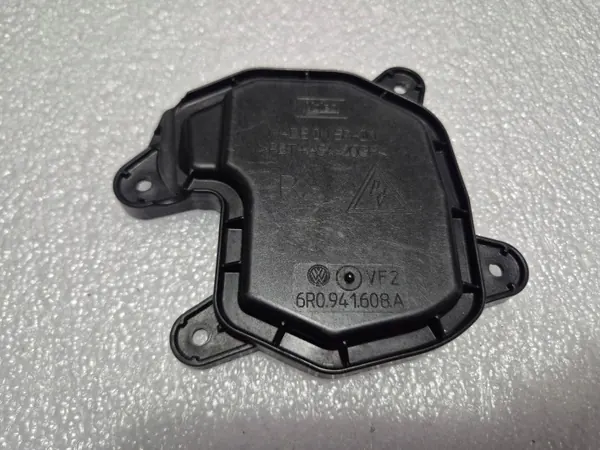 VW Polo 6R Scheinwerferabdeckung Rechts OEM 6R0941608A image 2