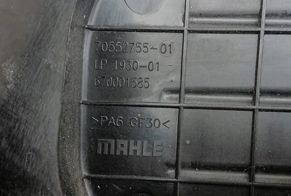 Couvercle Filtre à Air Maserati OEM 670001585 - Occasion image 4