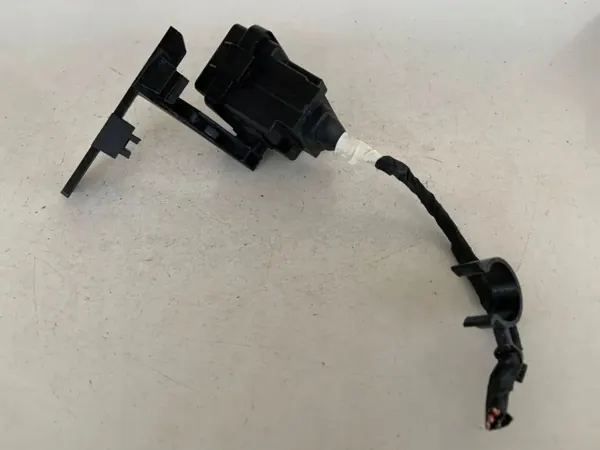 Relais OEM 8W0937124A pour Audi A4 Avant 2.0L Diesel image 3