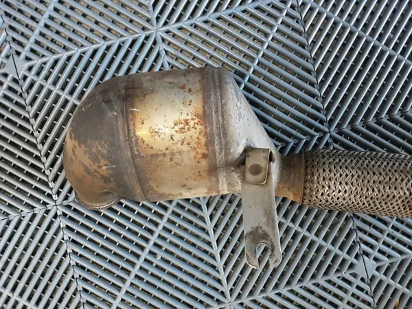 OEM 03G131701B DPF/Katalysator für Dodge Avenger image 3