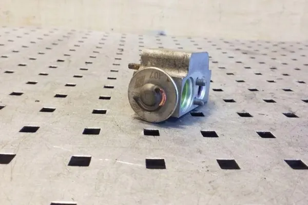 Ilmastointijäähdyttimen venttiili AUDI Q7 7L0820679C image 2