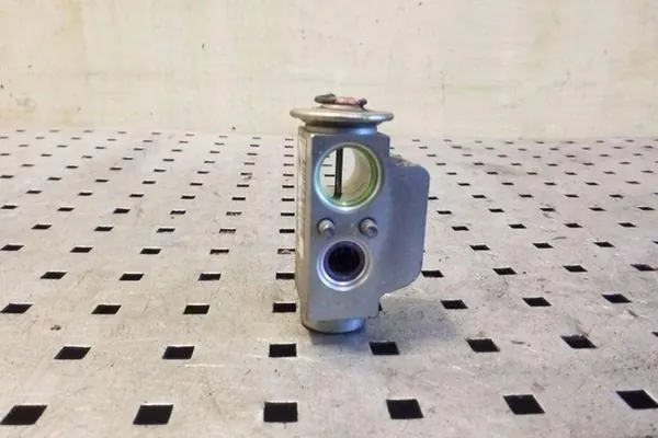 Ilmastointijäähdyttimen venttiili AUDI Q7 7L0820679C image 4