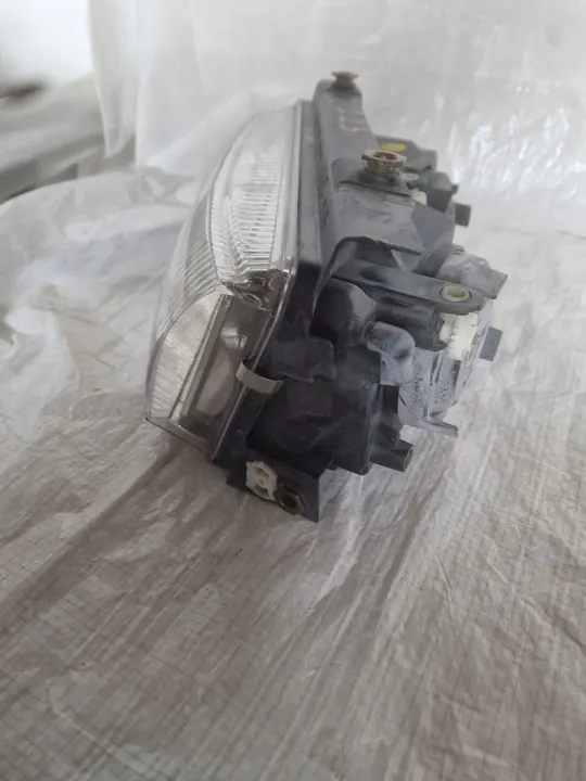 VW Passat B5 Vasemman Puolen Ajovalot 3B0941017R image 3