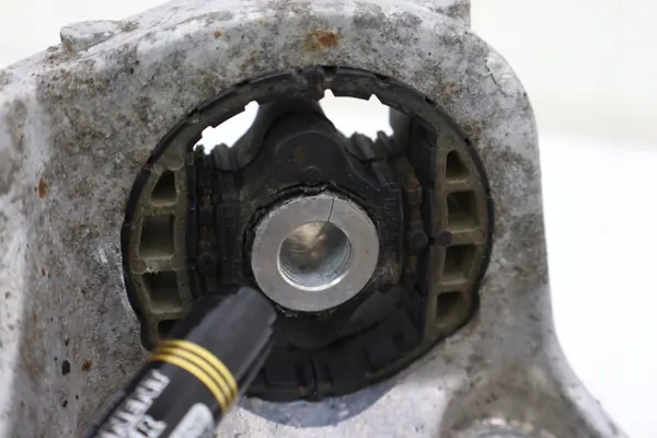 Volvo XC60 II höger bakknä OEM 32217287 image 6