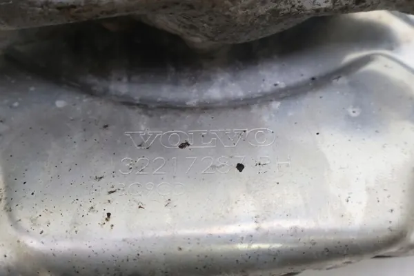 Volvo XC60 II höger bakknä OEM 32217287 image 8