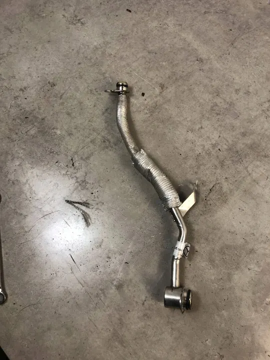 2022 Mercedes-Benz GLS X167 Tuyau d'huile turbo A2561800022 image 2