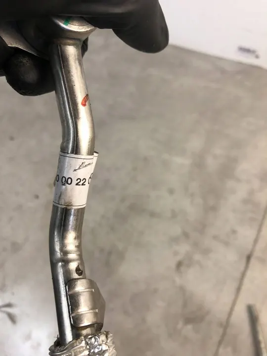 2022 Mercedes-Benz GLS X167 Tuyau d'huile turbo A2561800022 image 3