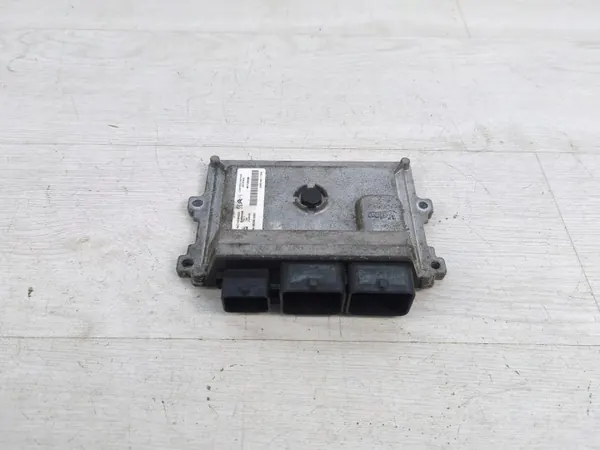 Controlador Motor Peugeot 9811545080 - Usado image 2