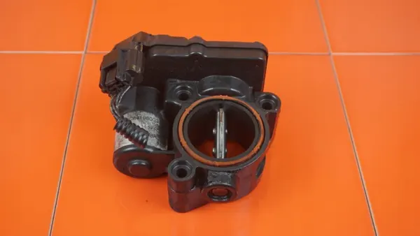 Gasklephuis OEM R9M452 voor Vivaro/Trafic 1.6 DCI image 2