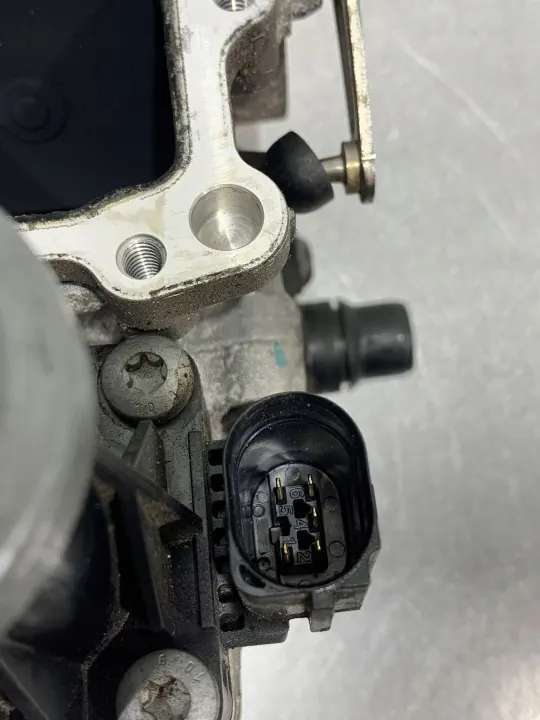 Válvula EGR Alfa Romeo OEM 327572402214 - Usada image 5