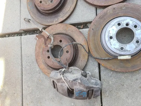 Disques et étriers de frein MRKA BMW E90/E91/E92 335i image 3