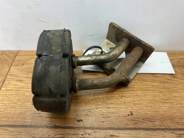 Pakoputken kiinnike OEM 52105718AEPINYA Dodge Challengerille image 2