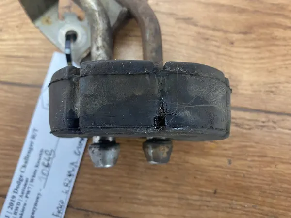 Pakoputken kiinnike OEM 52105718AEPINYA Dodge Challengerille image 7