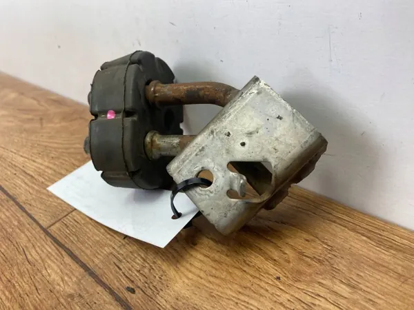 Pakoputken kiinnike OEM 52105718AEPINYA Dodge Challengerille image 9