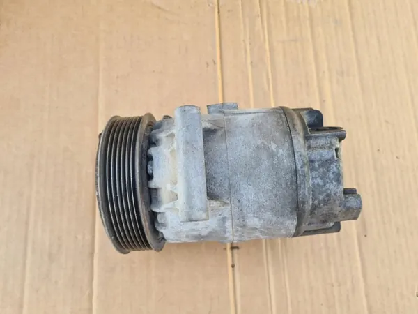 Compresseur A/C OEM 8200678499 pour Renault Scenic II image 2