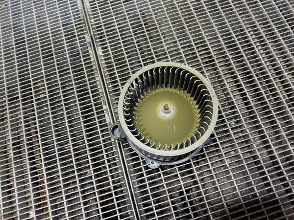 Motor do ventilador KIA Niro OEM D316CWFLA01 - Usado image 2