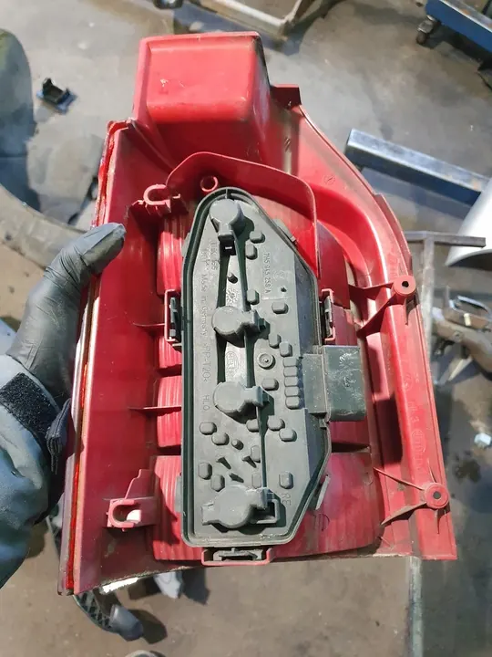 Lámpara trasera izquierda VW Transporter T5 Lift image 2