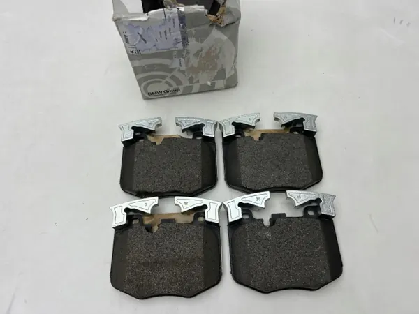 OEM 6889570 Bremsbeläge Satz vorne für BMW image 2