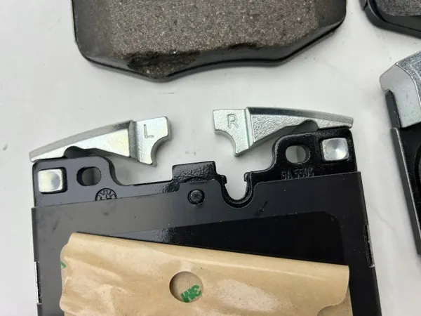 OEM 6889570 Bremsbeläge Satz vorne für BMW image 4