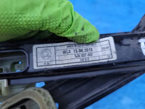 SKODA Rapid | Elevador de vidro dianteiro direito 5JA837462 image 3