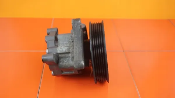 MERCEDES W204 1.8 CGI Pompe de direction A0064667501 image 4