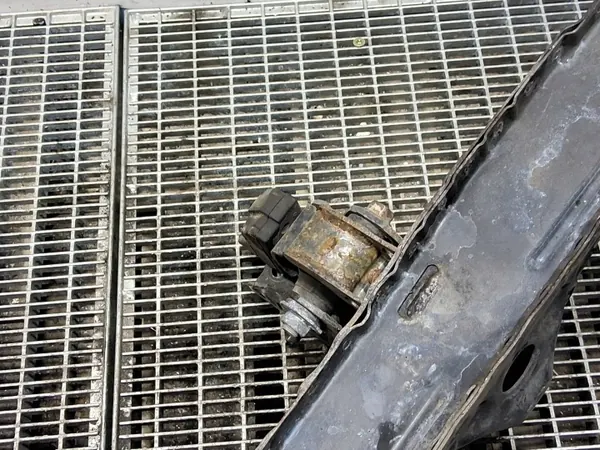 Toyota Prius XW30 vorderer Gurtstütz OEM SKE56697 image 6
