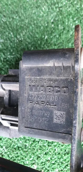 Válvula suspensión neumática BMW 5 G31 OEM 4722520100 image 4