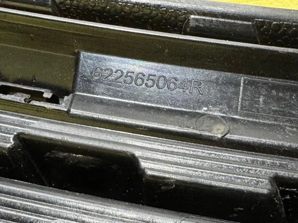 Renault Clio 5 Grill OEM 622565064R - Begagnat image 7