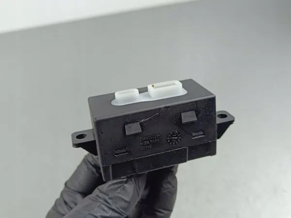 Puerto USB Jeep Grand Cherokee WL OEM 61571E image 2