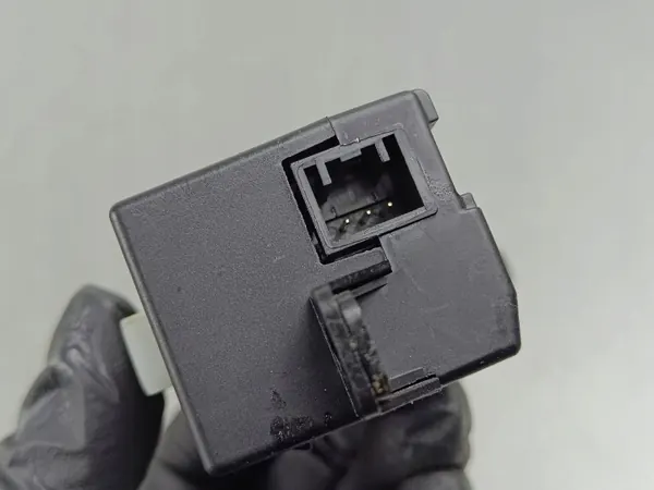 Puerto USB Jeep Grand Cherokee WL OEM 61571E image 3