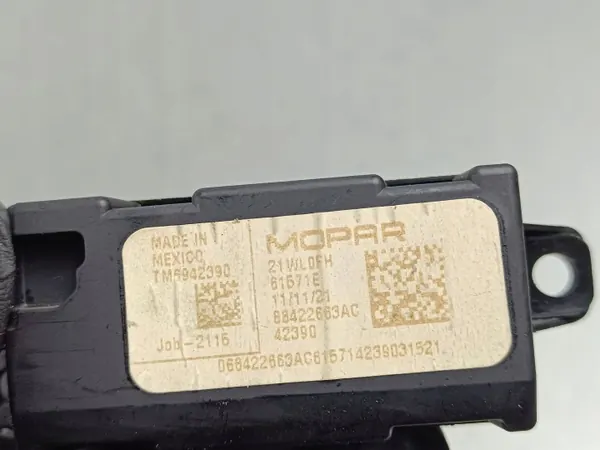 Puerto USB Jeep Grand Cherokee WL OEM 61571E image 4