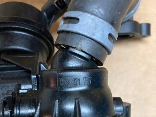 Audi 3.0TDI Moottorin jäähdytyksen säätöventtiili 059121737 image 3