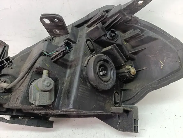 Oikea Etuvalaisin Nissan Tiida 2007-2012 image 10