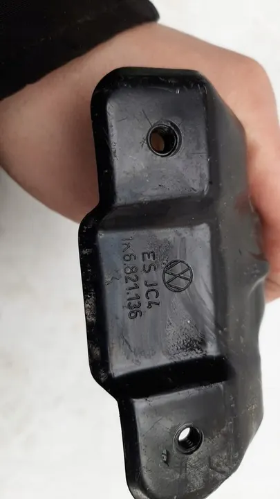 VW GOLF V 1K6 Fäste för Höger Framskärm image 3