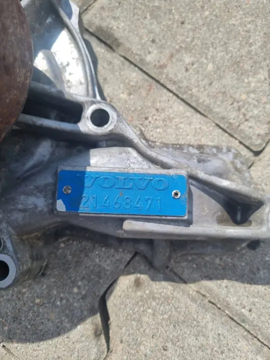 Bomba de agua OEM 21468471 para Volvo EC340D EC350E EC480D image 3