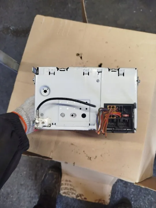 Radio CD MP3 OEM 5M0035186J pour VW image 4
