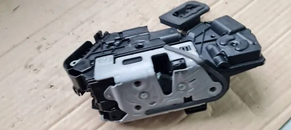 AUDI OE DÖRRLÅS 5TA839016T image 8