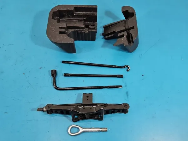 Cric Trapézoïdal Fiat Freemont - Pièce OEM Occasion image 5