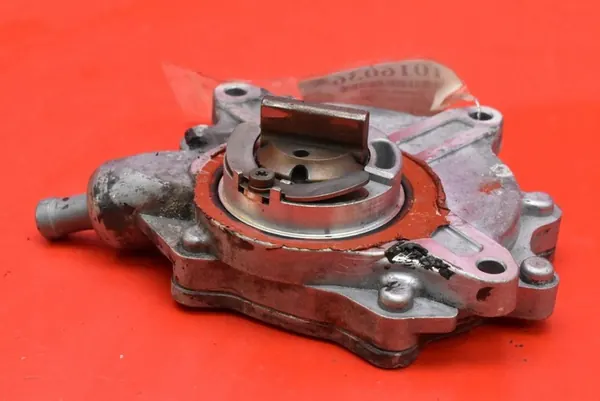 Imupumppu BMW E90 E91 2.0i 129 HV 04-10 image 4