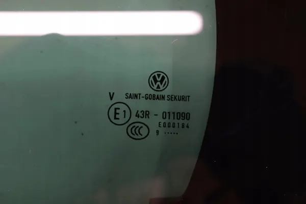VW Passat B8 Dörrglas OEM 3G9845213 Begagnad image 4