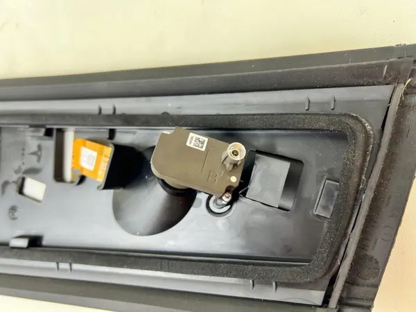Câmera pilar esquerdo Tesla Model 3 OEM 1734275-00 Usado image 10