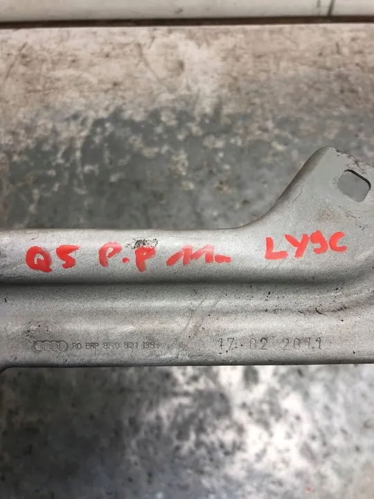 Oikea lokasuojatuki Audi Q5 8R0821136 image 4