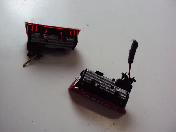 Luz de porta VW Touran OEM 5NA947411B - Usado image 4